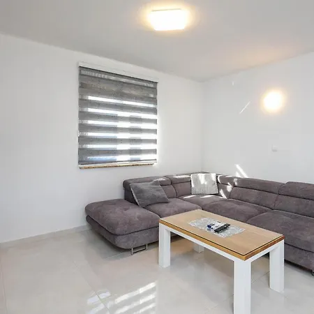 Apartment Lidija