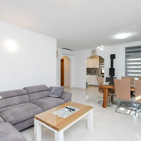 Lidija Appartement *